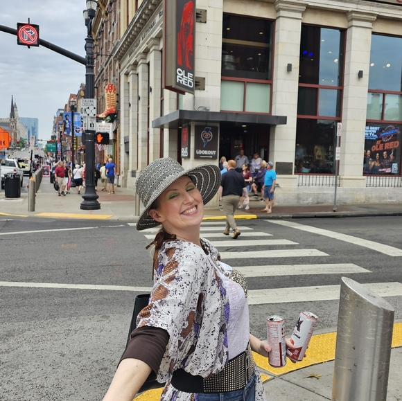 Meet your Posher, Jennifer - Picture 4 of 4